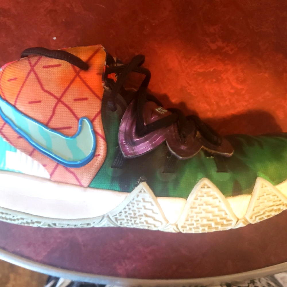 SpongeBob nike kyries youth 3